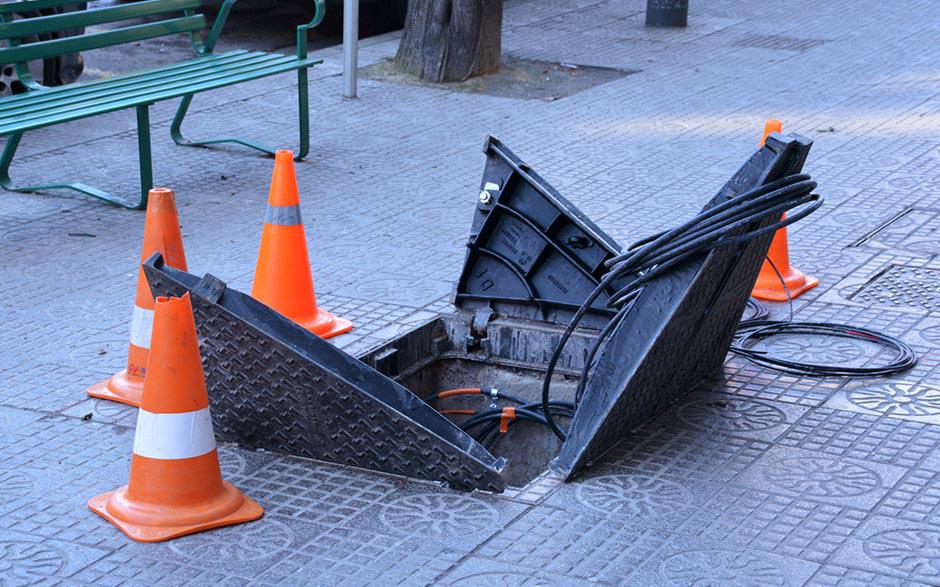 comment déboucher un wc avec une bouteille Paris 17